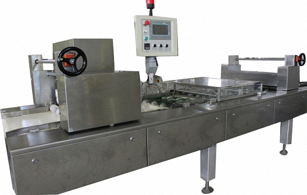 Cream Spreading Machine